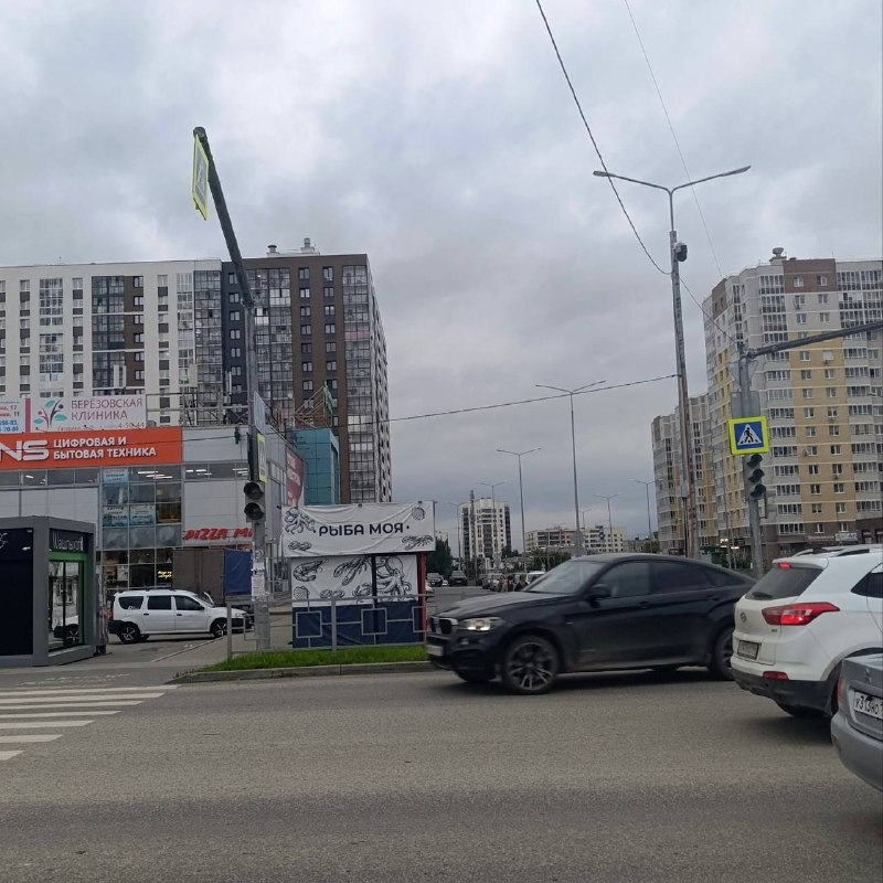 Неисправность светофора на перекрёстке Театральная и Строителей