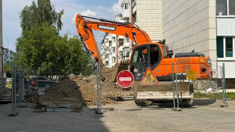 Аварийные работы во дворах Красных Героев и Исакова