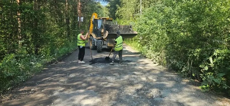 Ямочный ремонт дороги в поселке Монетного