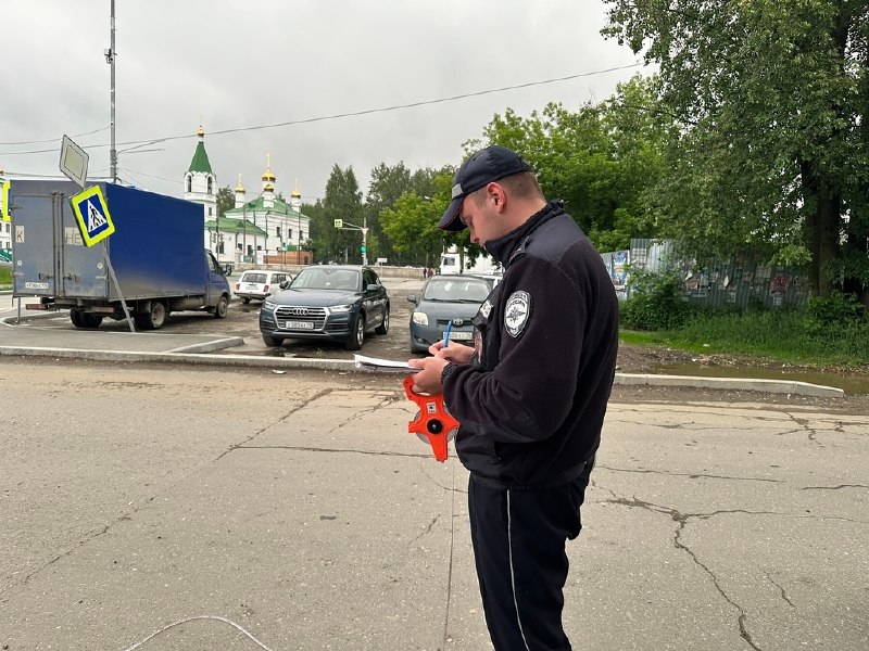 ДТП с участием автомобиля и ребенка на улице Загвоздина