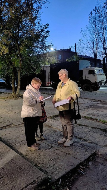 Жители Новоберёзовского собрали более тысячи подписей под обращением о проблемах поликлиники