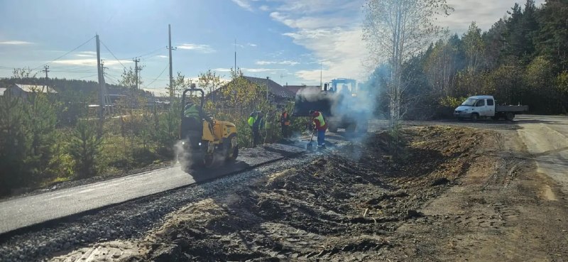 В Становлянке начали асфальтировать новый тротуар