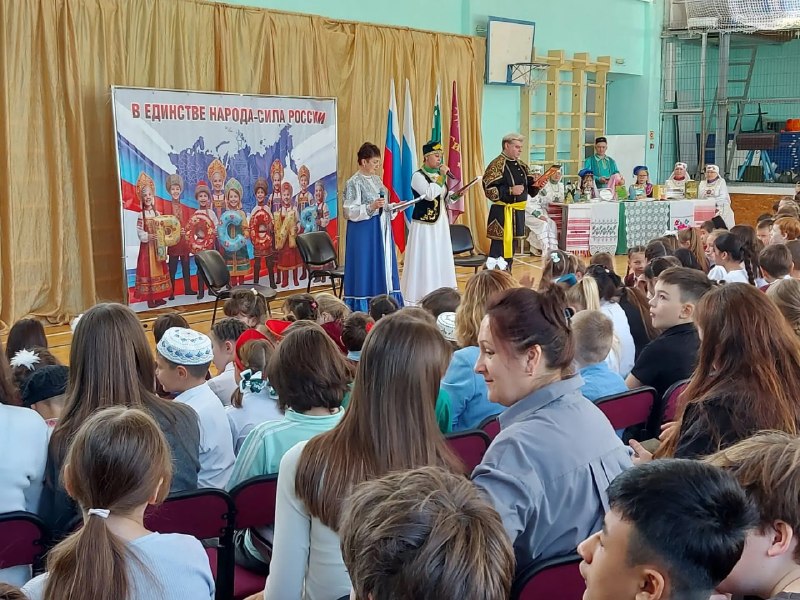 В гимназии № 5 проходит Ассамблея народов Среднего Урала