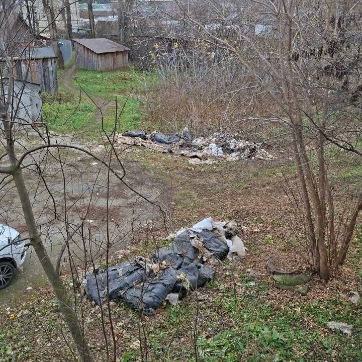 На Овощном отделении не убирают мусор после ремонта теплотрассы