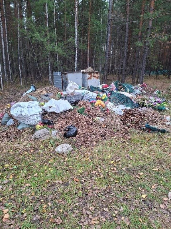 Мусор на кладбище в Лосином вывезут завтра